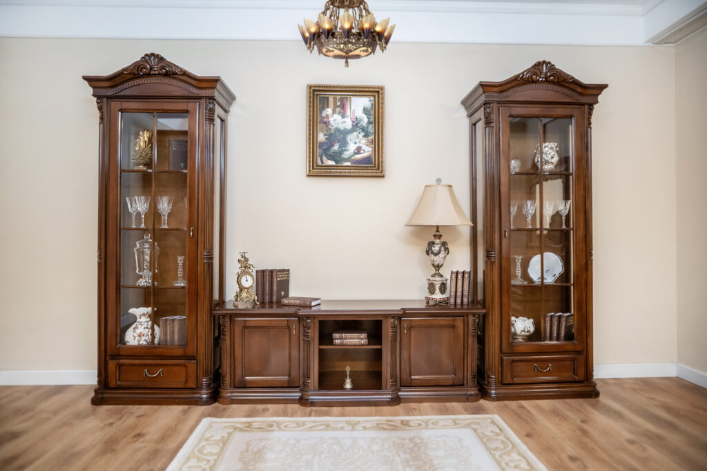 Living solid wood in gold stone